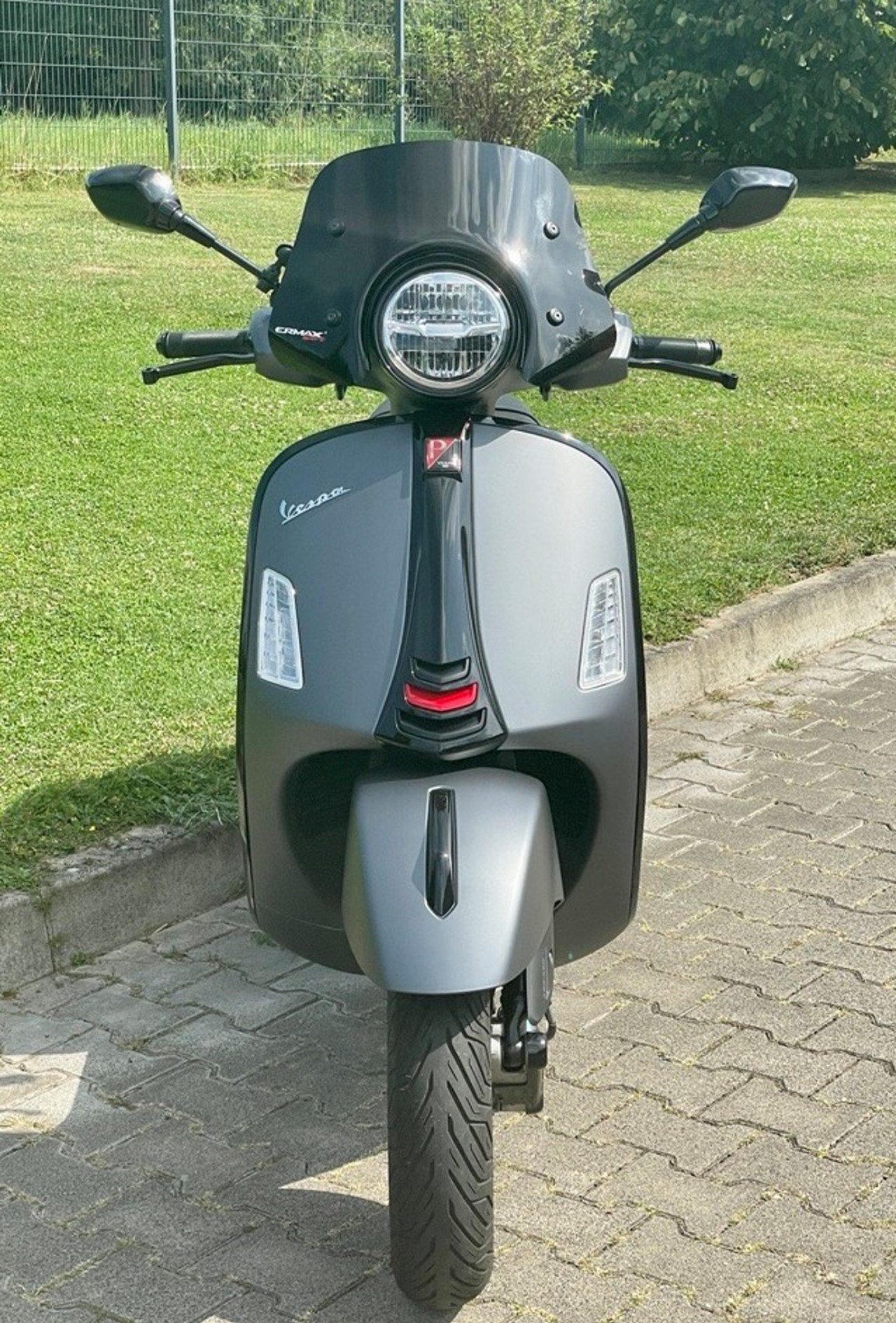 Parabrisas ERMAX Piccolo H 300 mm para Vespa GTS/GTS Super/GT L (-22), negro