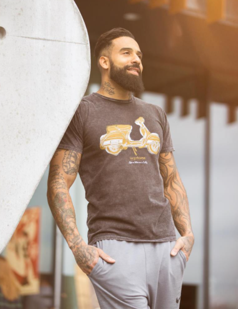 Camiseta "La vida es mejor en un Rally", hombre negro lavado a la piedra