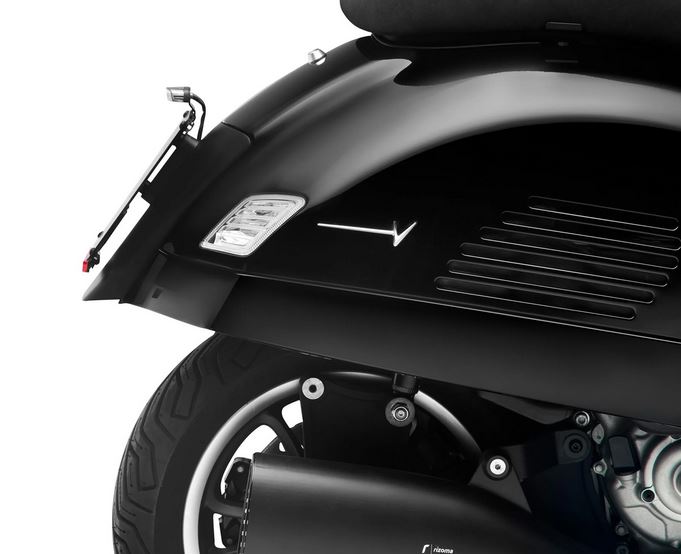 RIZOMA rotulación tapa lateral para Vespa GTS/GTS Super/GTV, plata